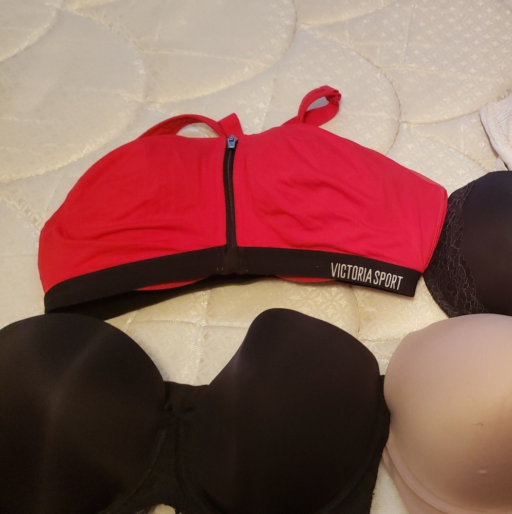 Victoria secret lot. 5 bras